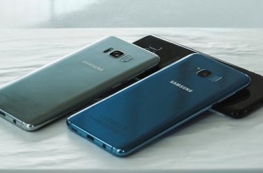 Presente la certificazione IP68, una buona notizia per chi punta sull'affidabilità, S8 è resistente ad acqua e polvere. Non fa notizia la presenza di Android 7.0 Nougat, nota da tempo. Passiamo ora alla data d'uscita ufficiale, un dato che sicuramente interesserà la maggior parte degli appassionati. Galaxy S8 ed S8+ saranno disponibili in vendita a partire dal 28 aprile, per quanto riguarda i preordini invece sarà possibile garantirsi un dispositivo già dalle prossime ore e questa possibilità sarà attiva fino al 20 aprile. Il preordine dà diritto alla consegna anticipata, con i primi pezzi che verranno recapitati il 20 aprile. Passiamo ora a un altro dato sensibile, il prezzo. Galaxy S8 parte da 829 euro, S8+ da 929 euro. Tre colorazioni disponibili al Day One: Artic Silver, Black Sky e Orchid Grey. Non è però da escludere che nei prossimi mesi vengano lanciate nuove colorazioni, come il suggestivo gold rivelato da Evan Blass.