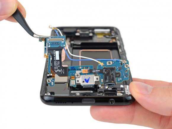 Galaxy S8 teardown 3